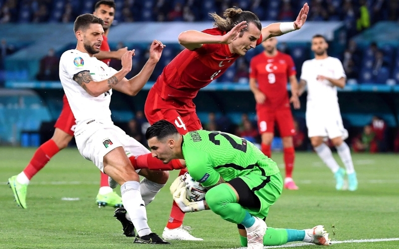 Văn hóa bóng đá Ý Sự khác biệt về lối đá phòng ngự Catenaccio giữa các vùng miền