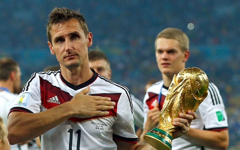 Bản năng săn bàn thượng hạng của tiền đạo huyền thoại người Đức Miroslav Klose
