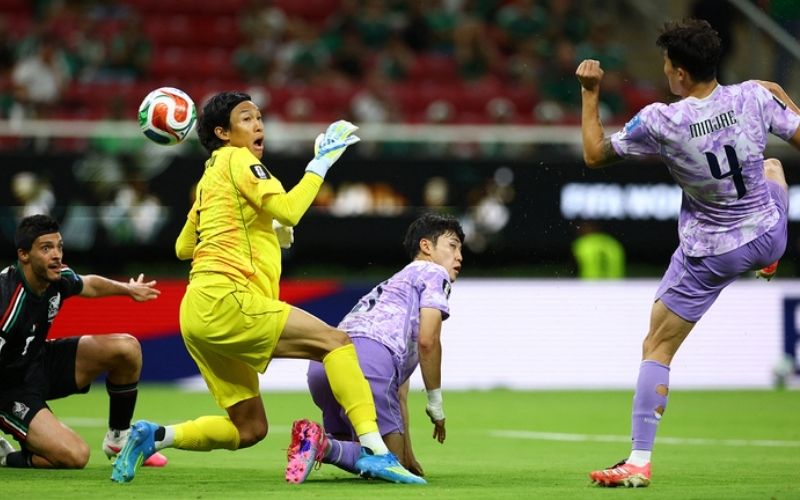 Sai lầm tai hại của thủ môn dâng tặng bàn thắng cho đối phương World Cup 2026