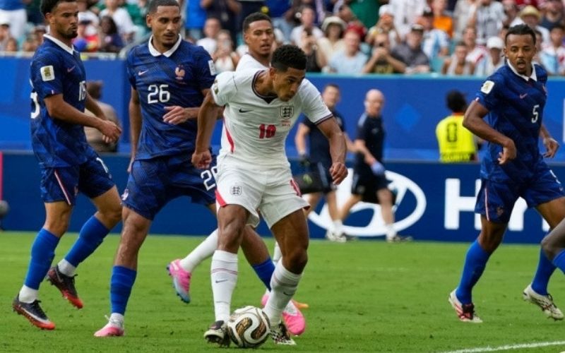 Xem lại Highlights Anh 6-4 Pháp Màn rượt đuổi tỷ số điên rồ nhất năm 2026
