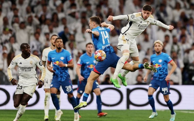 Gegenpressing vs Tiki-Taka trong bóng đá đương đại